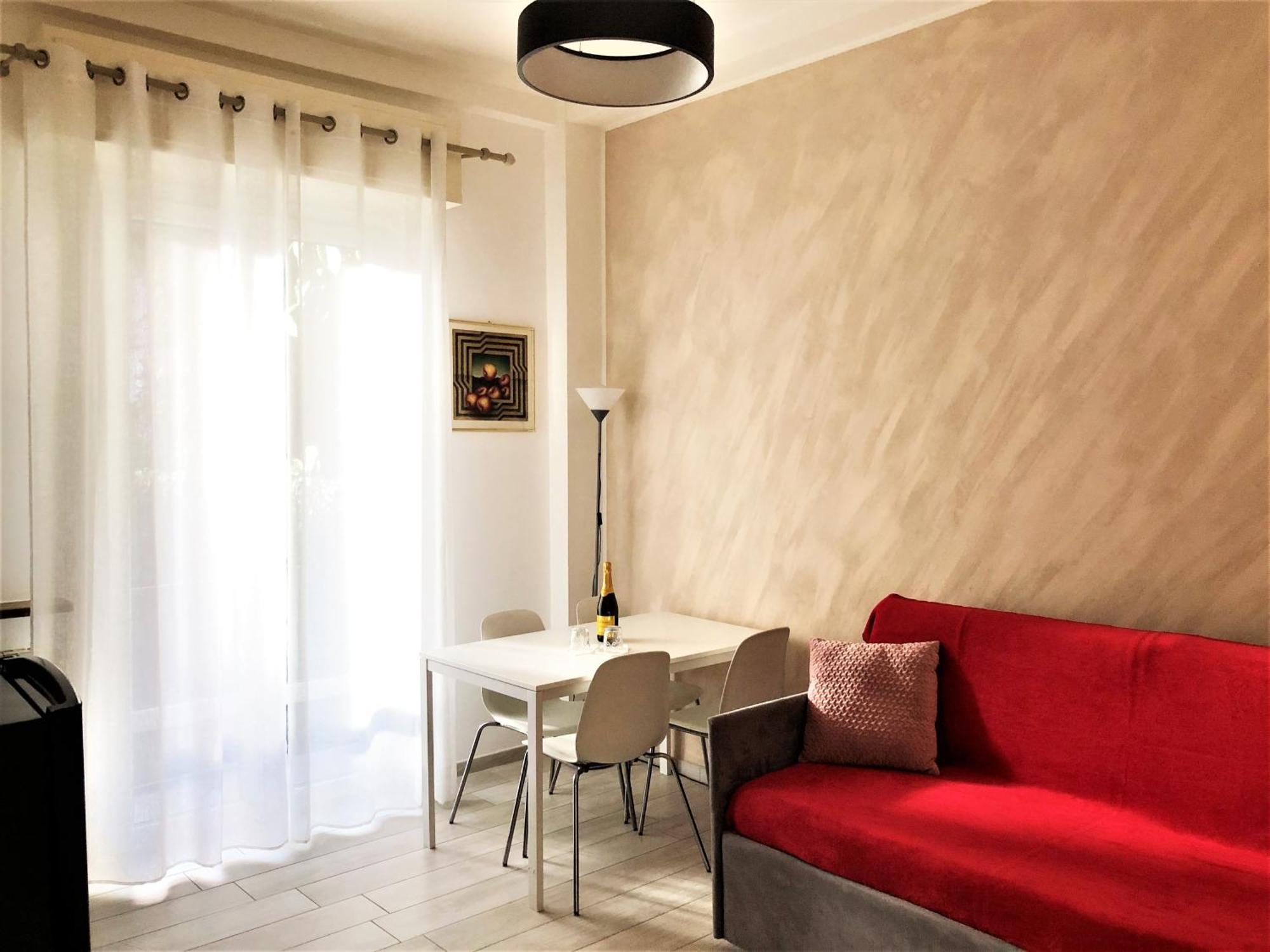 Lovely 2 Room Apartment With Small Garden — Photos 1