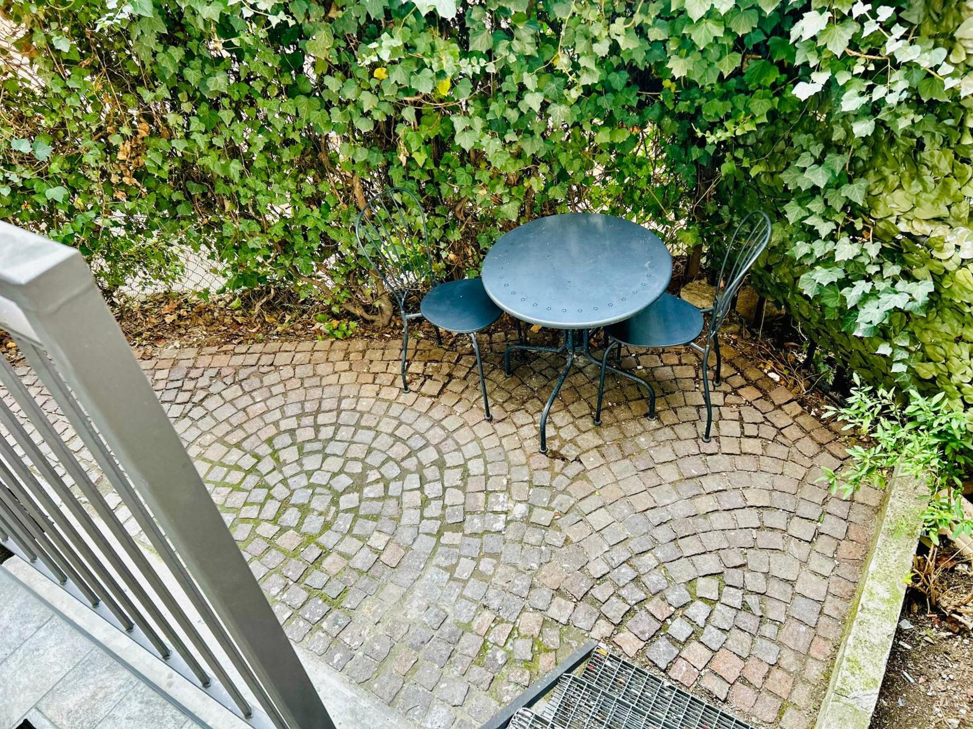Lovely 2 Room Apartment With Small Garden, Milan